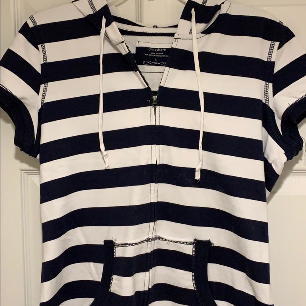 Front zip hooded top